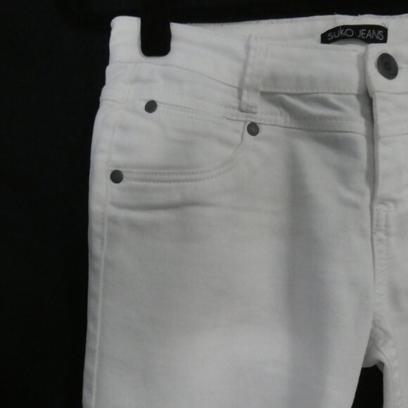 SUKO JEANS | size 4 | Classic White Cropped Capris - Picture 3 of 16